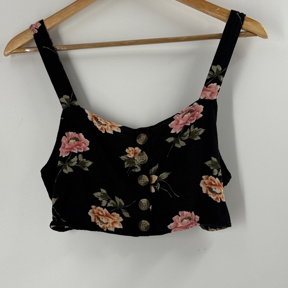 American Eagle Outfitters Tops - American Eagle Eagle black and rose floral crop top